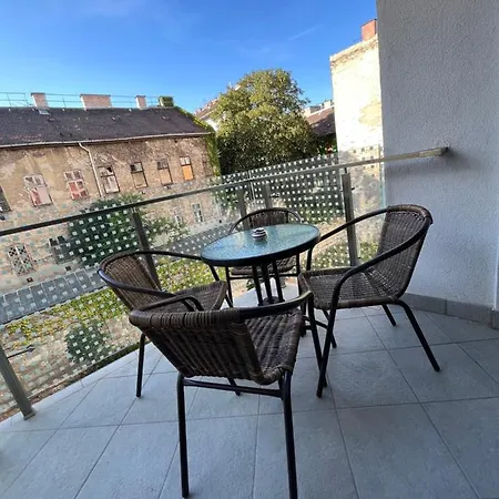 B 304, In The Heart Of Budapešť